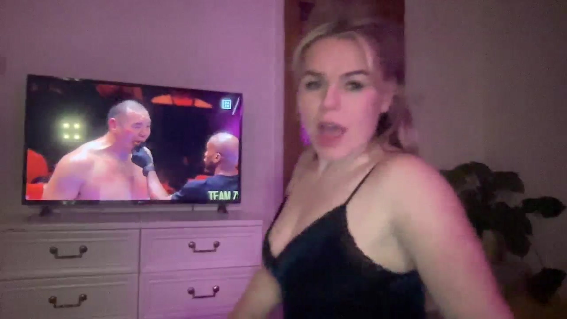 Gallery image thumbnail from Little_L's myfreecams stream on, 03/09/2024, 24:40 image 15 of 20