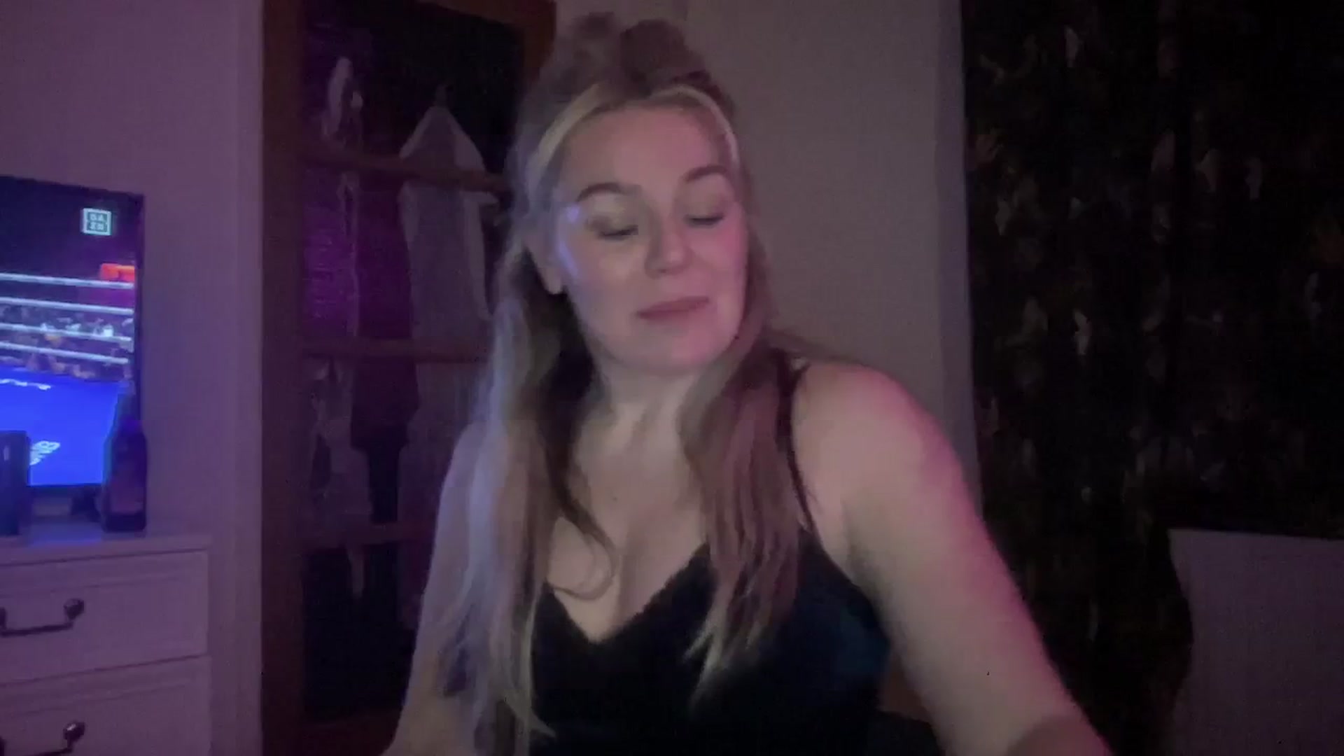 Gallery image thumbnail from Little_L's myfreecams stream on, 03/09/2024, 24:40 image 2 of 20