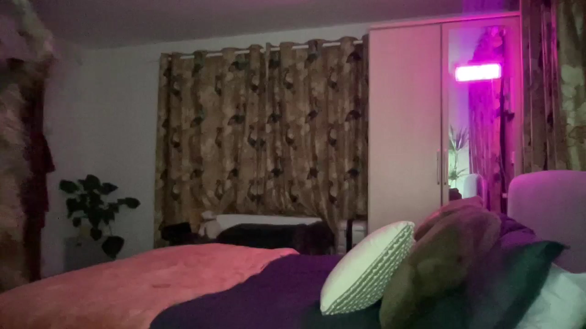 Gallery image thumbnail from Little_L's myfreecams stream on, 04/02/2024, 22:00 image 8 of 20