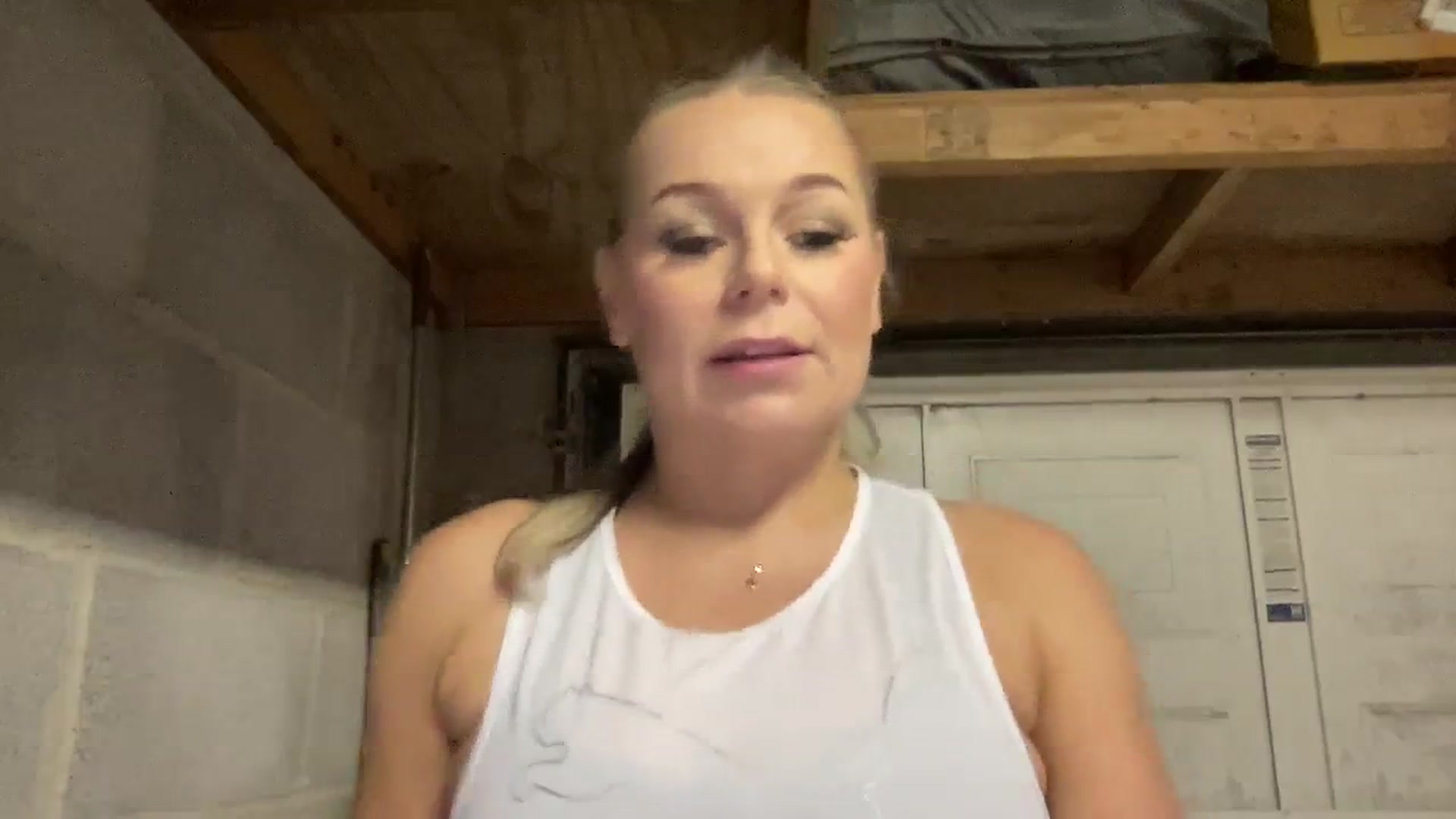 Gallery image thumbnail from Little_L's myfreecams stream on, 04/07/2024, 20:16 image 12 of 20