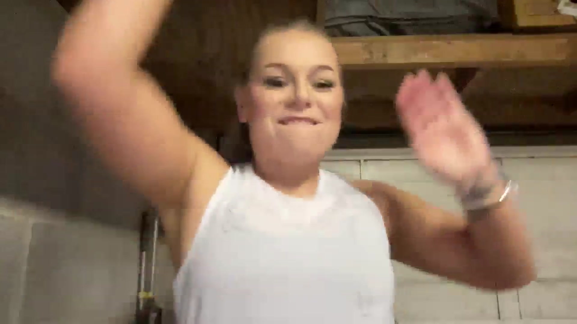 Gallery image thumbnail from Little_L's myfreecams stream on, 04/07/2024, 20:16 image 16 of 20