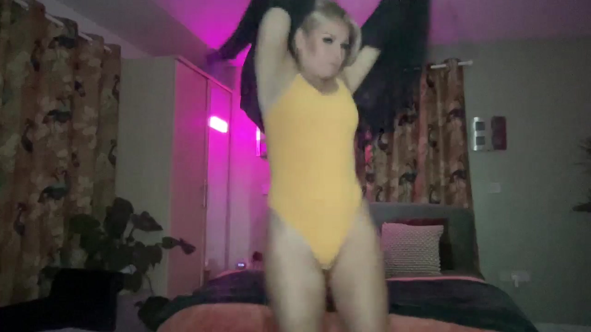 Gallery image thumbnail from Little_L's myfreecams stream on, 04/26/2024, 20:45 image 17 of 20