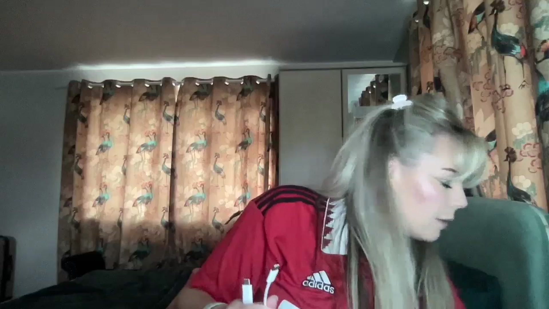 Gallery image thumbnail from Little_L's myfreecams stream on, 05/03/2024, 18:19 image 10 of 20
