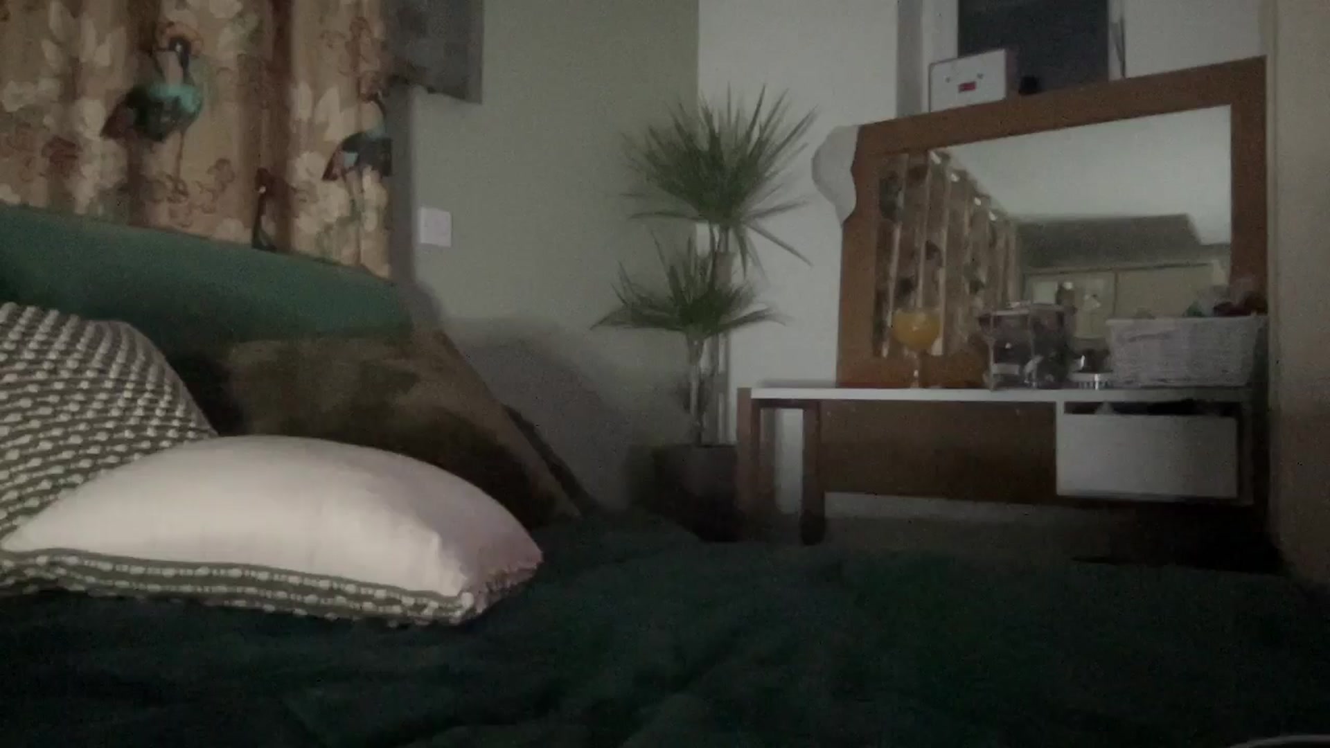 Gallery image thumbnail from Little_L's myfreecams stream on, 05/18/2024, 22:14 image 2 of 20
