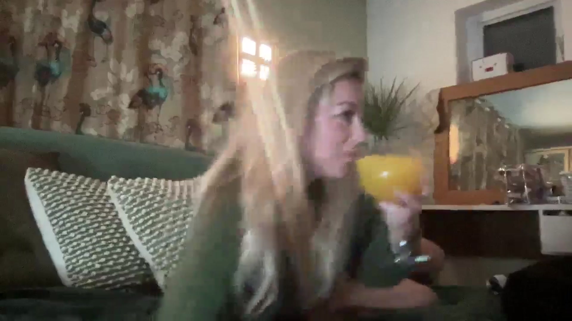 Gallery image thumbnail from Little_L's myfreecams stream on, 05/18/2024, 22:14 image 4 of 20