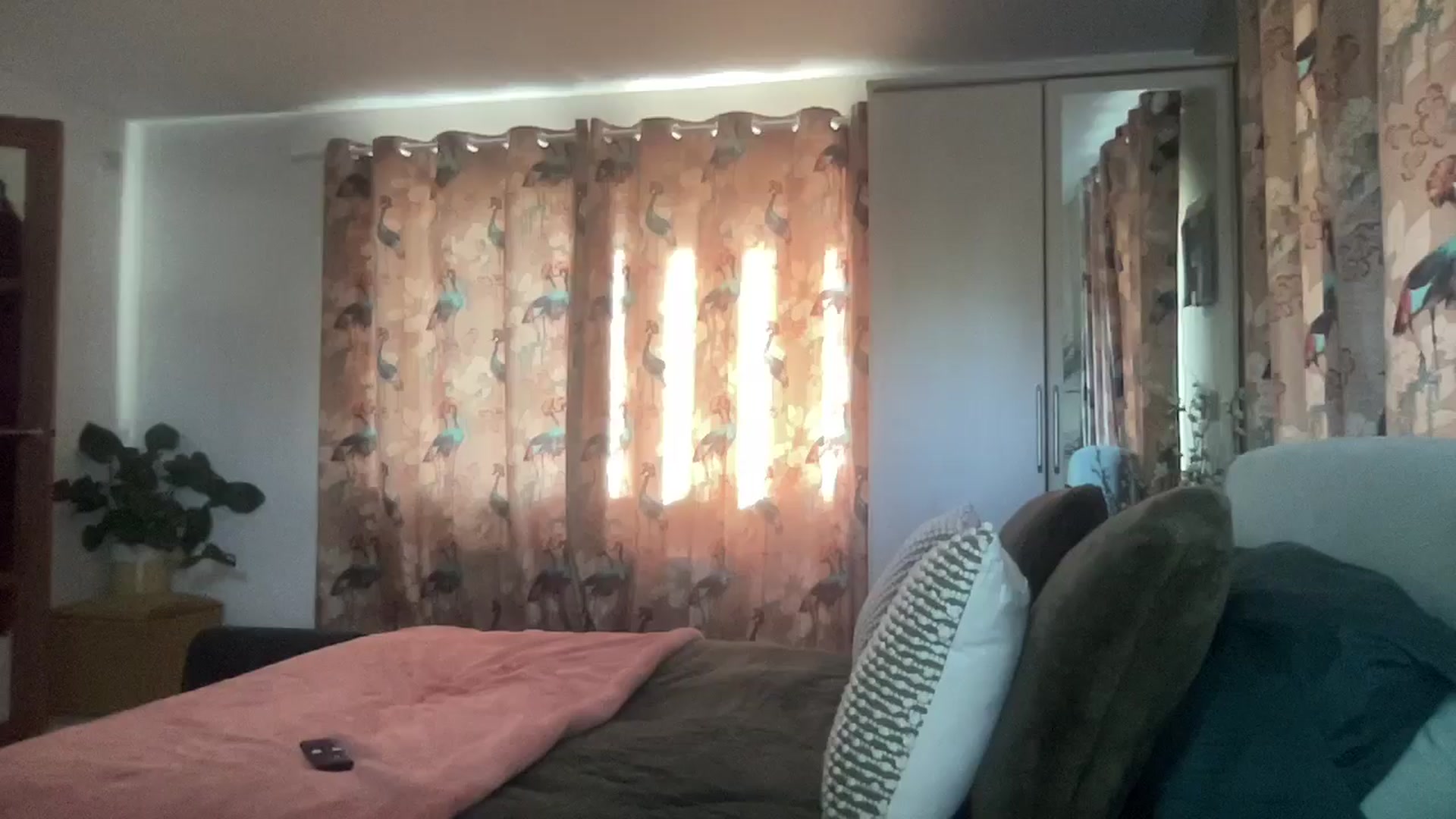 Gallery image thumbnail from Little_L's myfreecams stream on, 05/29/2024, 19:04 image 14 of 20
