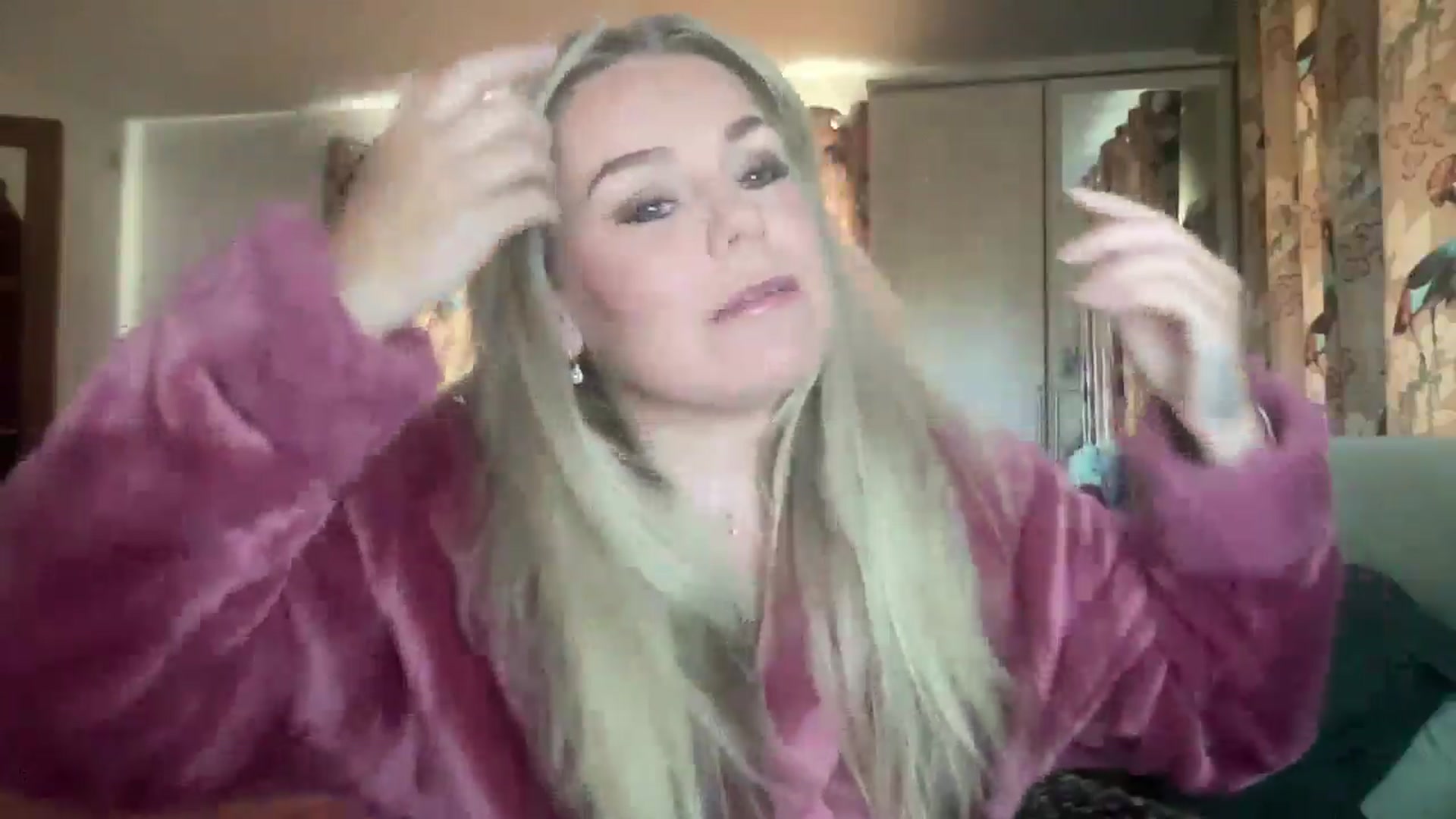 Gallery image thumbnail from Little_L's myfreecams stream on, 05/29/2024, 19:04 image 15 of 20