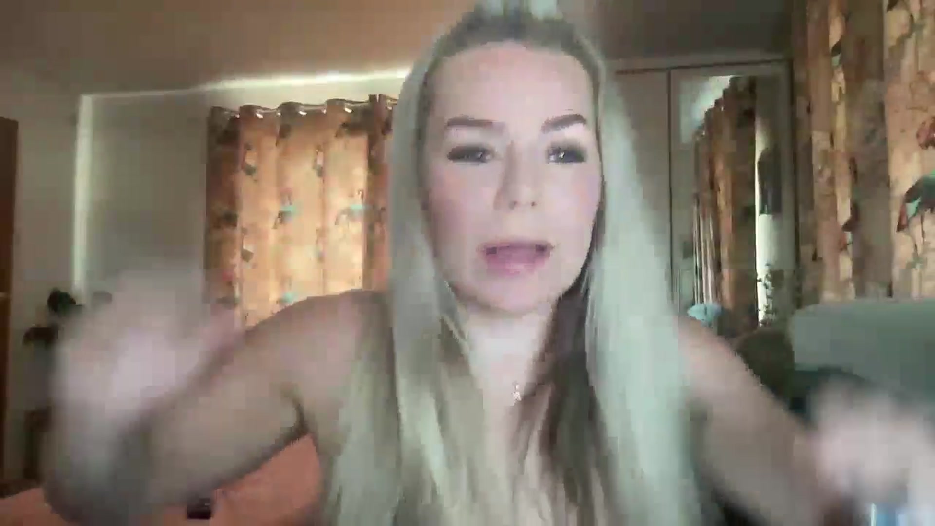 Gallery image thumbnail from Little_L's myfreecams stream on, 05/29/2024, 19:04 image 9 of 20