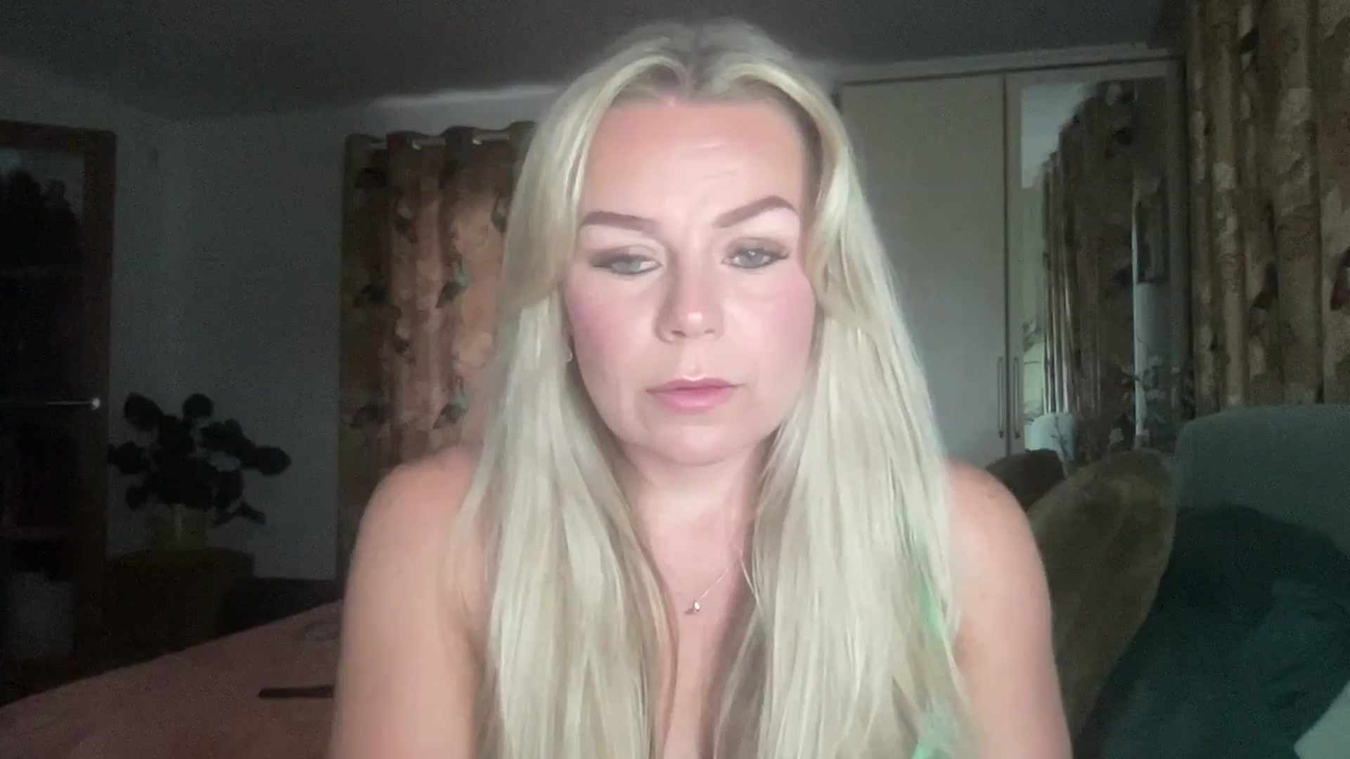 Gallery image thumbnail from Little_L's myfreecams stream on, 05/29/2024, 21:05 image 9 of 20