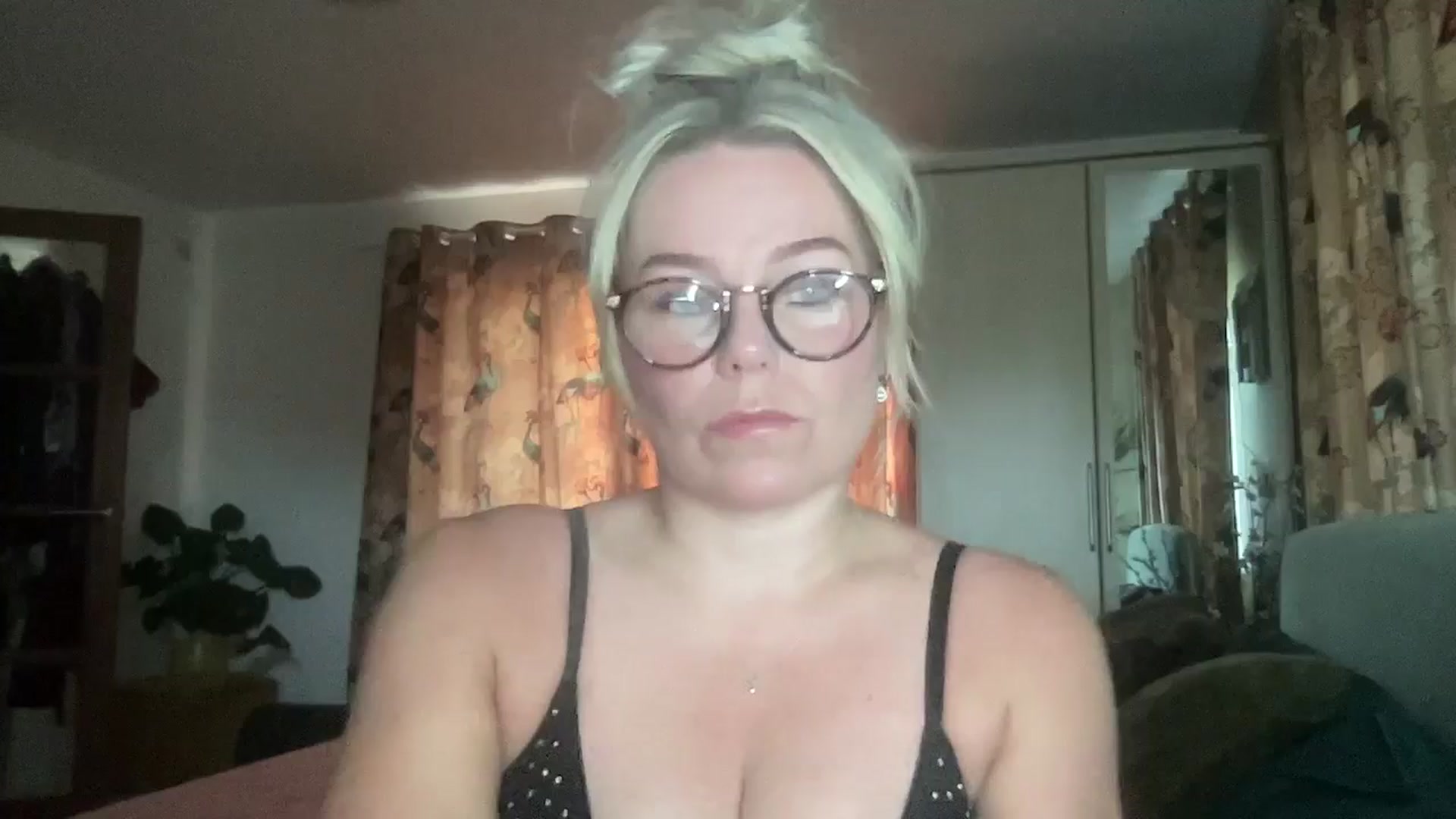 Gallery image thumbnail from Little_L's myfreecams stream on, 06/01/2024, 21:06 image 1 of 20
