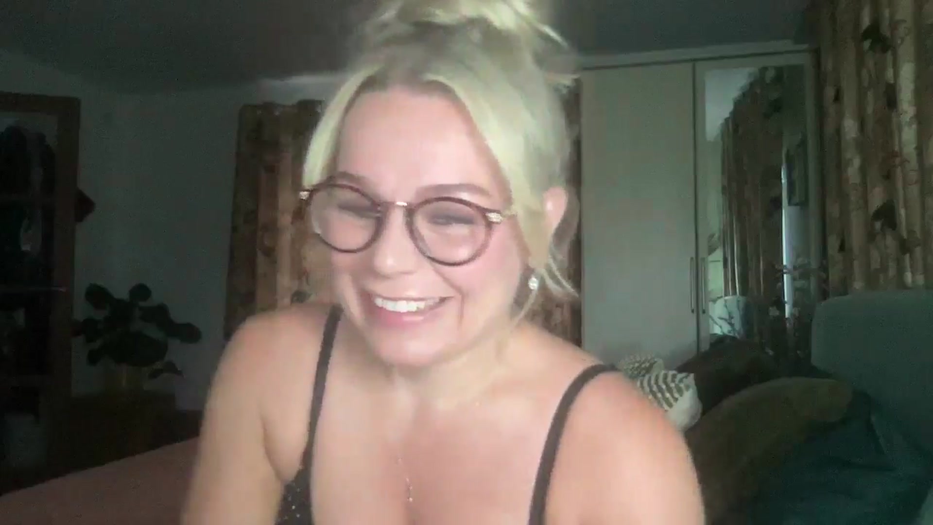 Gallery image thumbnail from Little_L's myfreecams stream on, 06/01/2024, 21:06 image 8 of 20