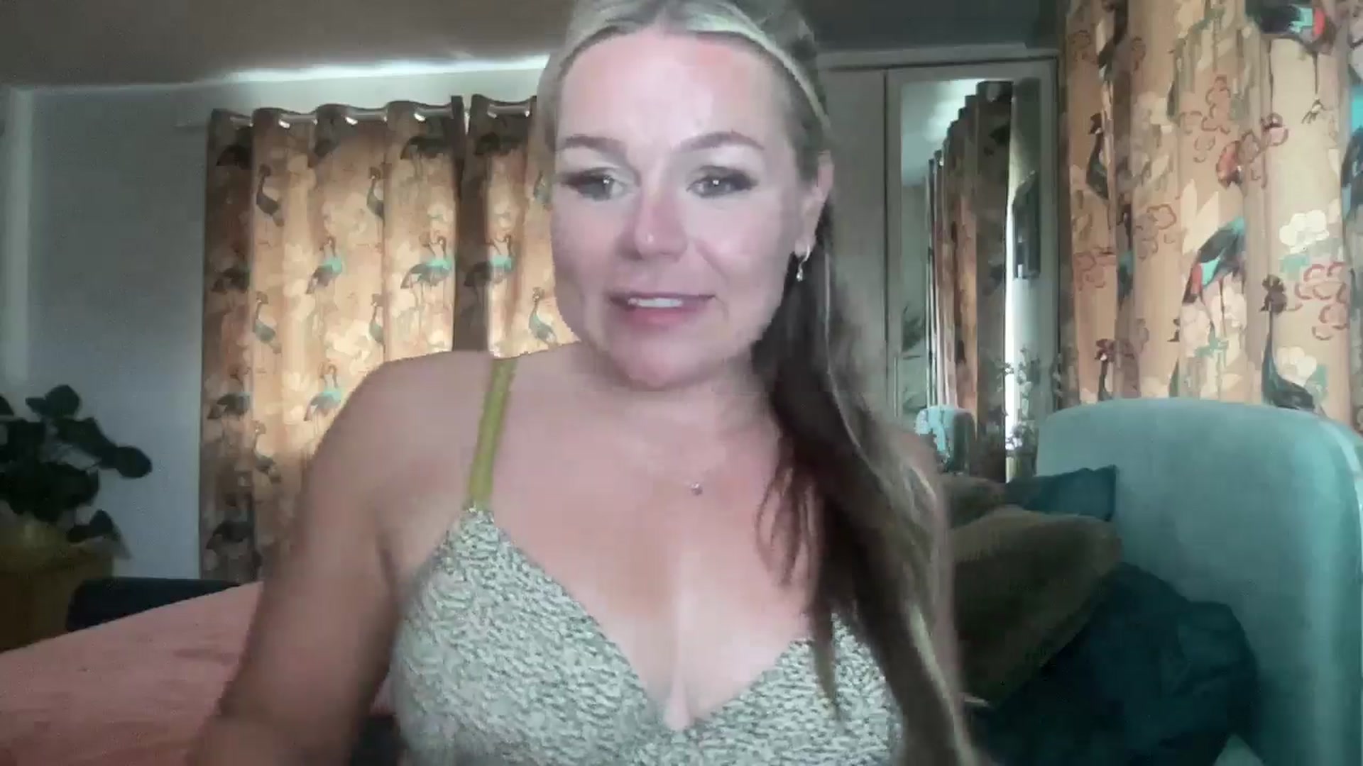 Gallery image thumbnail from Little_L's myfreecams stream on, 06/04/2024, 21:08 image 4 of 20