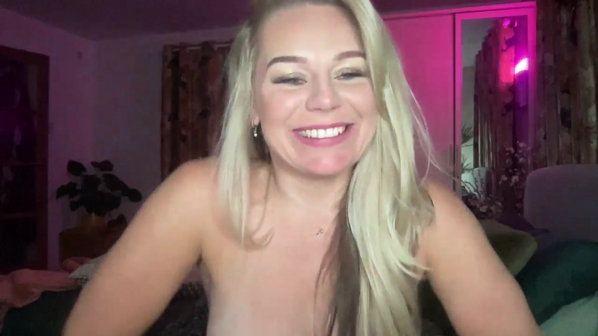 Gallery image thumbnail from Little_L's myfreecams stream on, 06/08/2024, 01:13 image 11 of 20