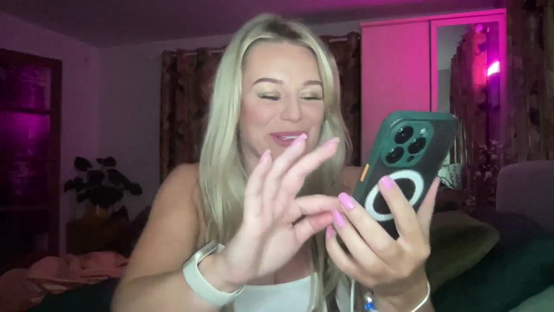 Gallery image thumbnail from Little_L's myfreecams stream on, 06/08/2024, 01:13 image 3 of 20