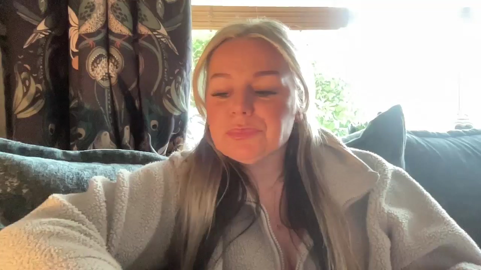 Gallery image thumbnail from Little_L's myfreecams stream on, 06/16/2024, 18:40 image 10 of 20
