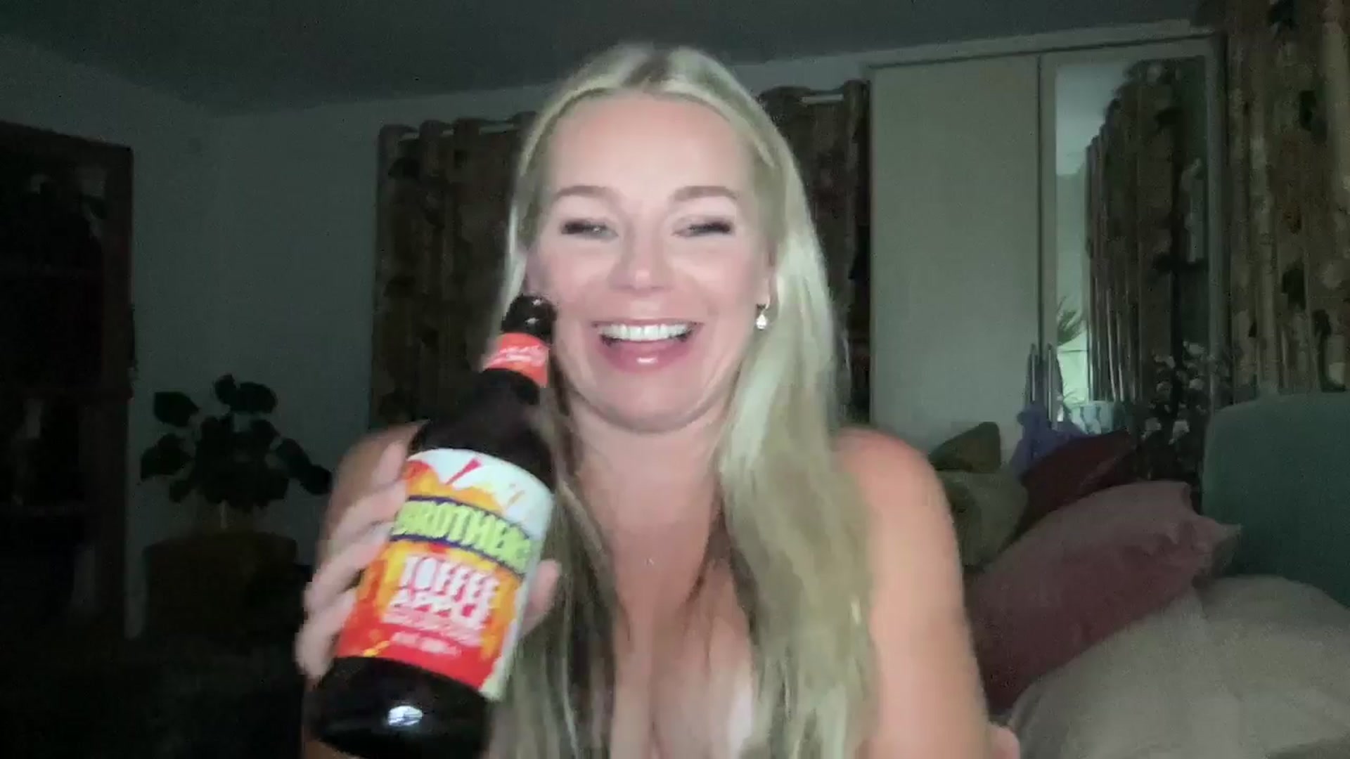 Gallery image thumbnail from Little_L's myfreecams stream on, 06/28/2024, 22:42 image 12 of 20