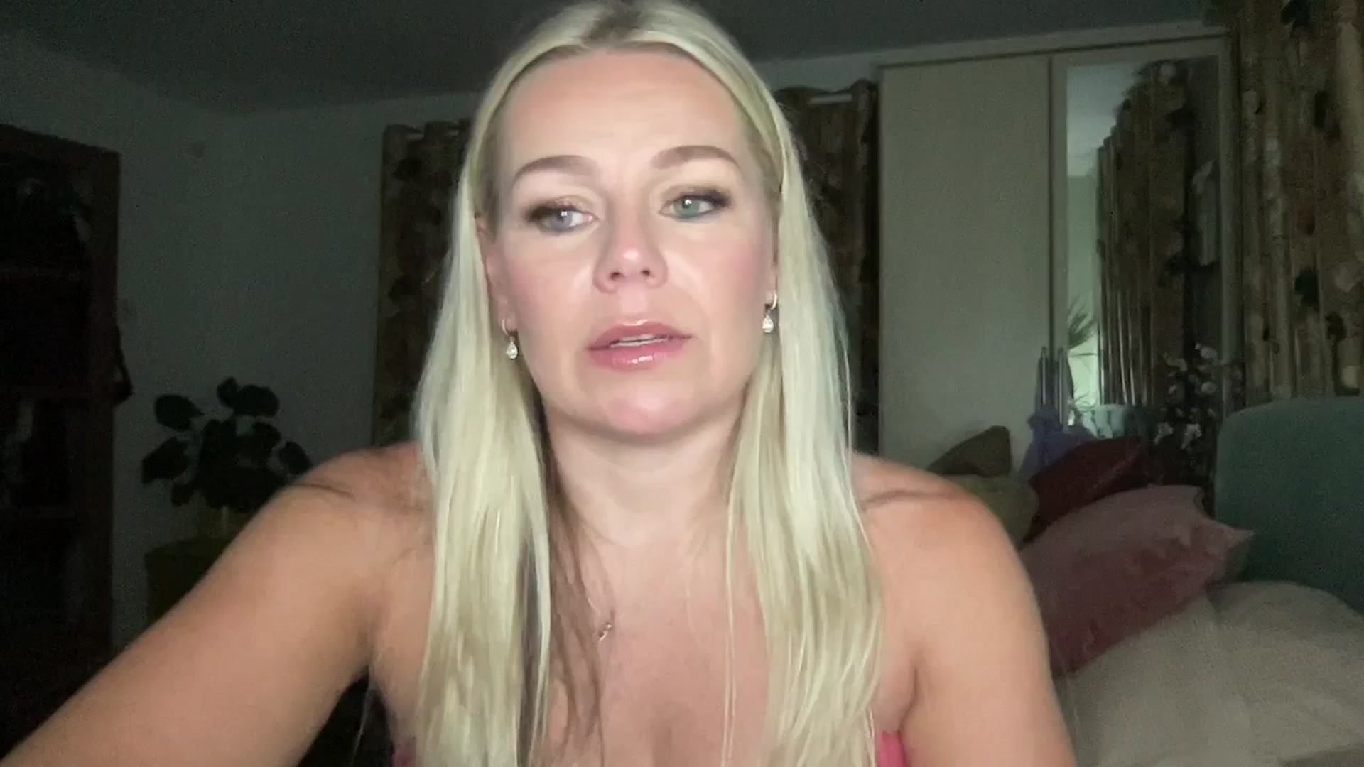 Gallery image thumbnail from Little_L's myfreecams stream on, 06/28/2024, 22:42 image 19 of 20