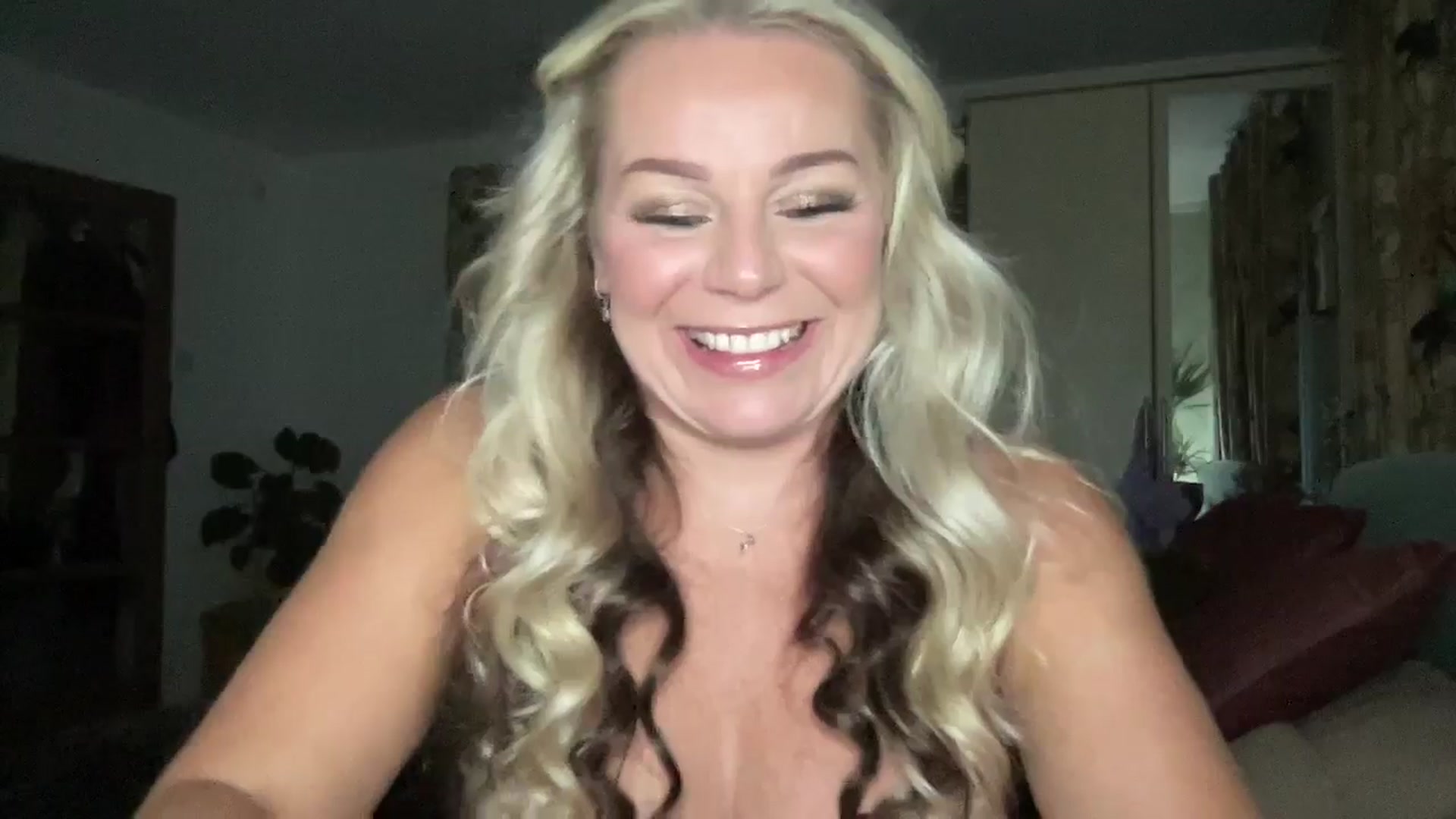 Gallery image thumbnail from Little_L's myfreecams stream on, 07/12/2024, 21:26 image 3 of 20