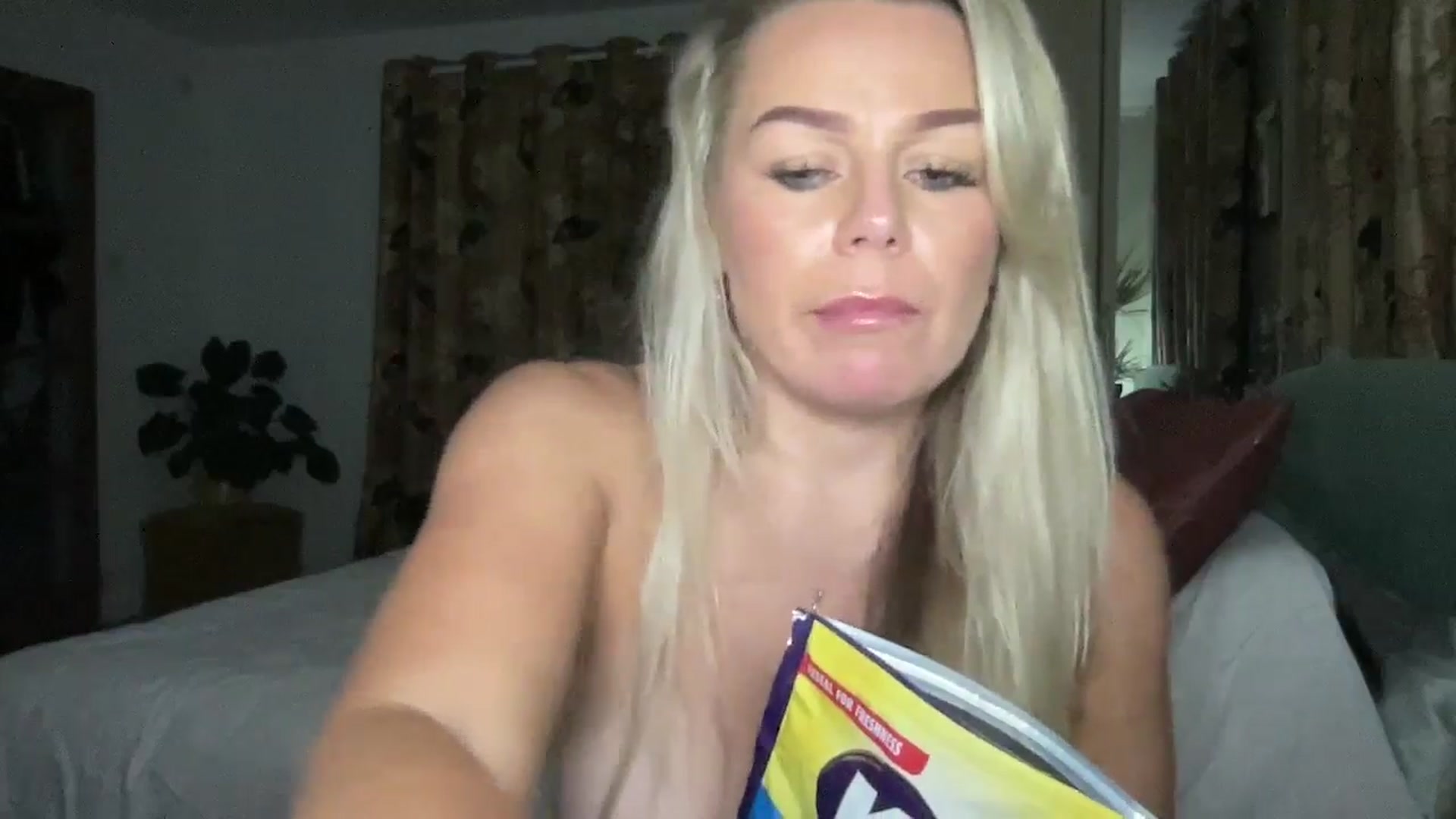 Gallery image thumbnail from Little_L's myfreecams stream on, 07/26/2024, 22:45 image 19 of 20