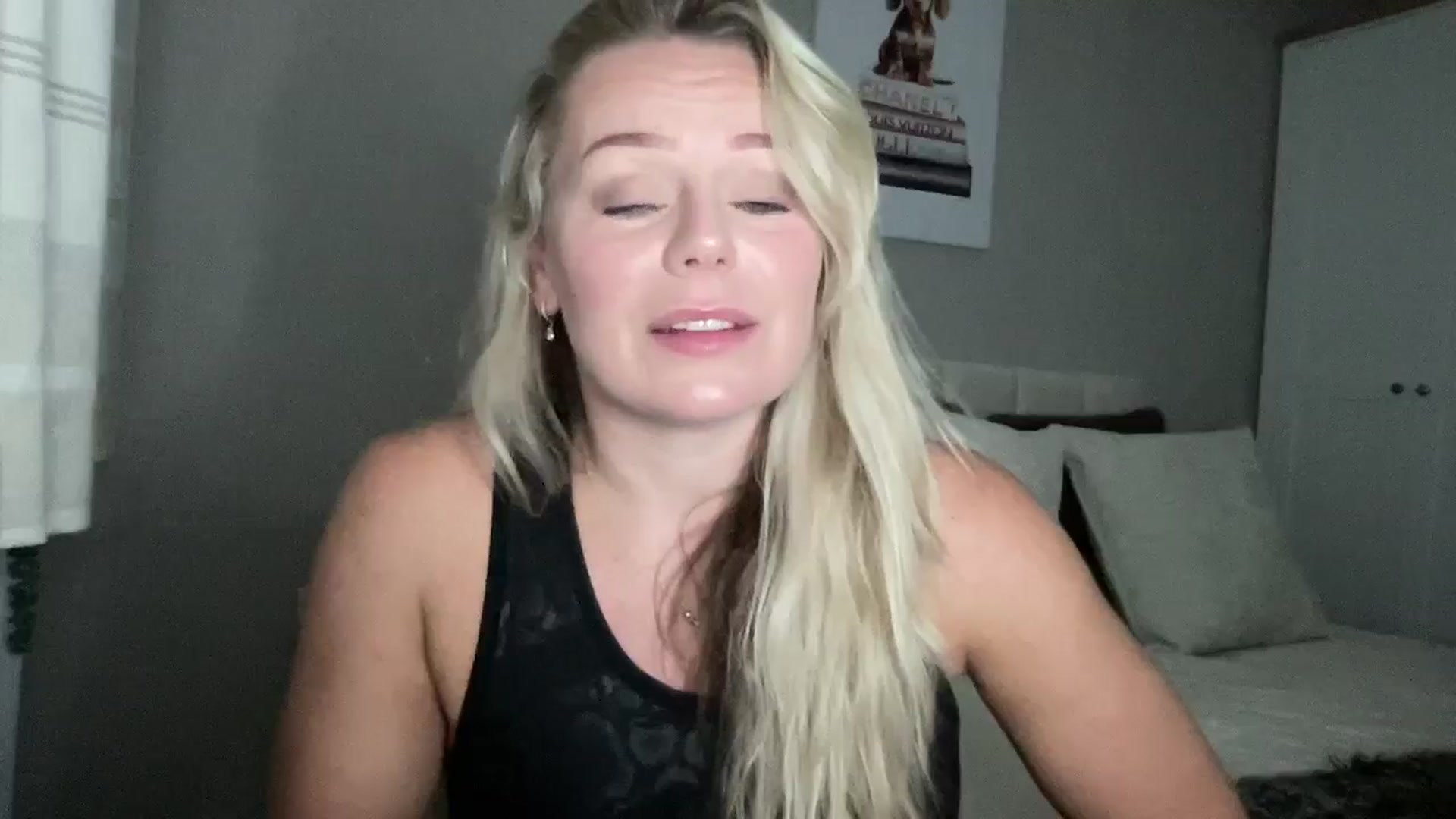 Gallery image thumbnail from Little_L's myfreecams stream on, 08/04/2024, 22:09 image 11 of 20