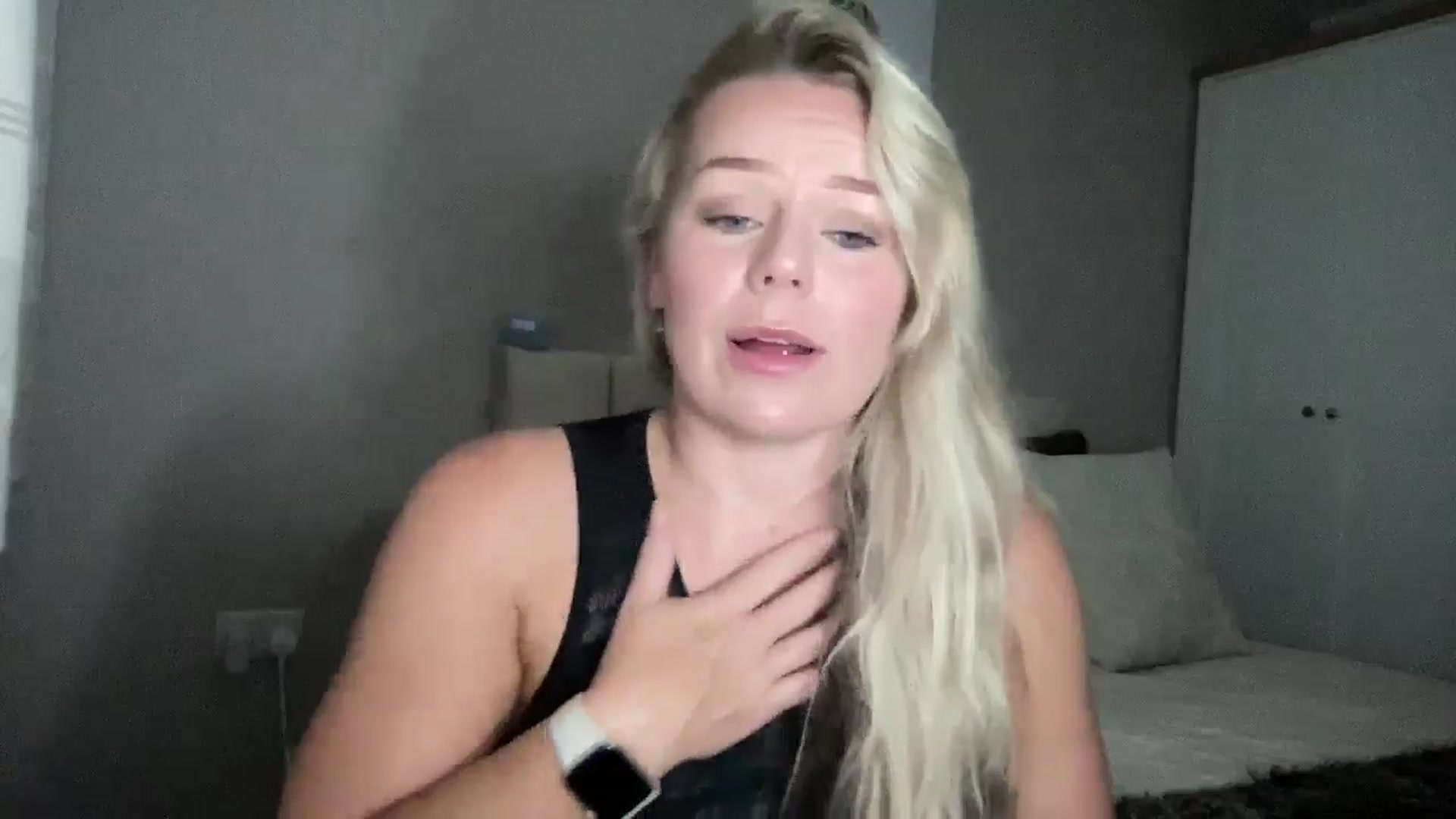 Gallery image thumbnail from Little_L's myfreecams stream on, 08/04/2024, 22:09 image 8 of 20