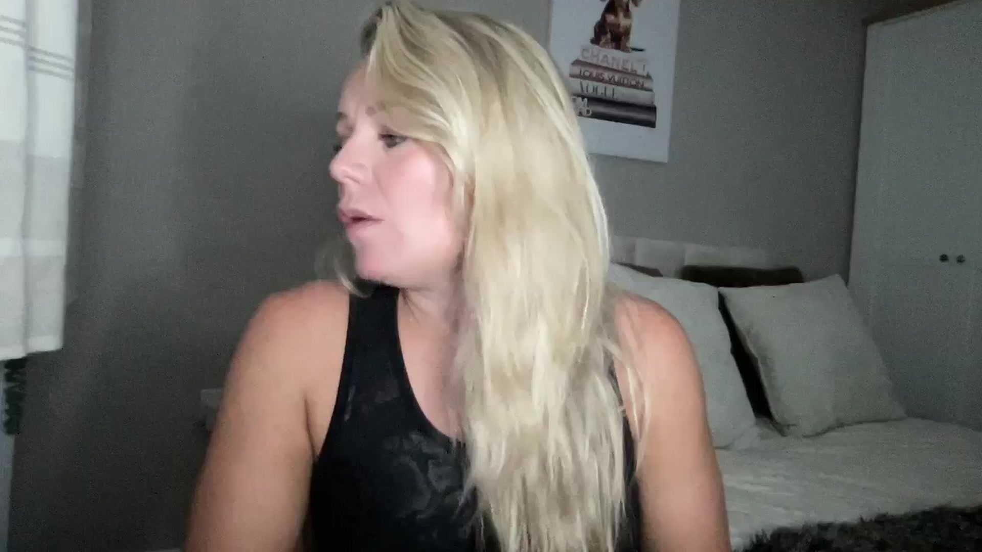 Gallery image thumbnail from Little_L's myfreecams stream on, 08/04/2024, 22:09 image 17 of 20