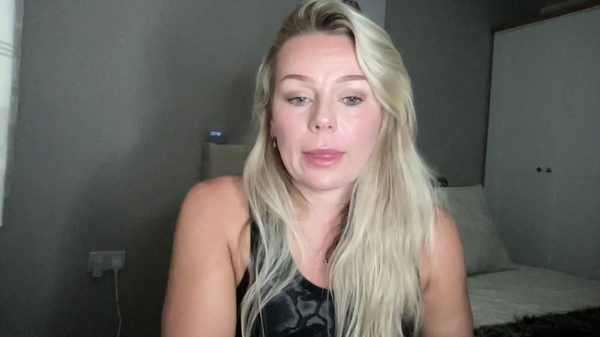 Gallery image thumbnail from Little_L's myfreecams stream on, 08/04/2024, 22:09 image 7 of 20