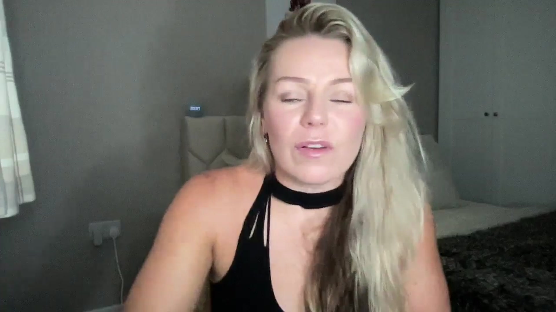 Gallery image thumbnail from Little_L's myfreecams stream on, 08/06/2024, 21:15 image 9 of 20