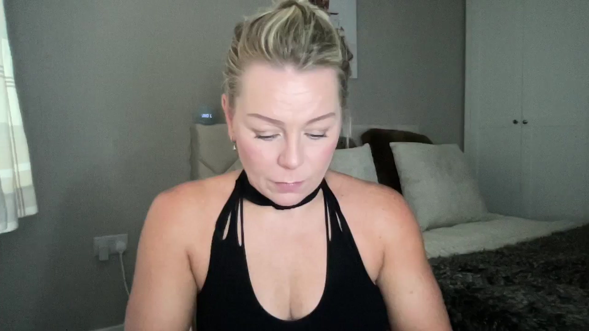 Gallery image thumbnail from Little_L's myfreecams stream on, 08/06/2024, 21:15 image 6 of 20