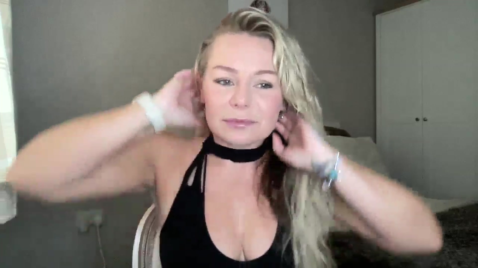 Gallery image thumbnail from Little_L's myfreecams stream on, 08/06/2024, 21:15 image 2 of 20