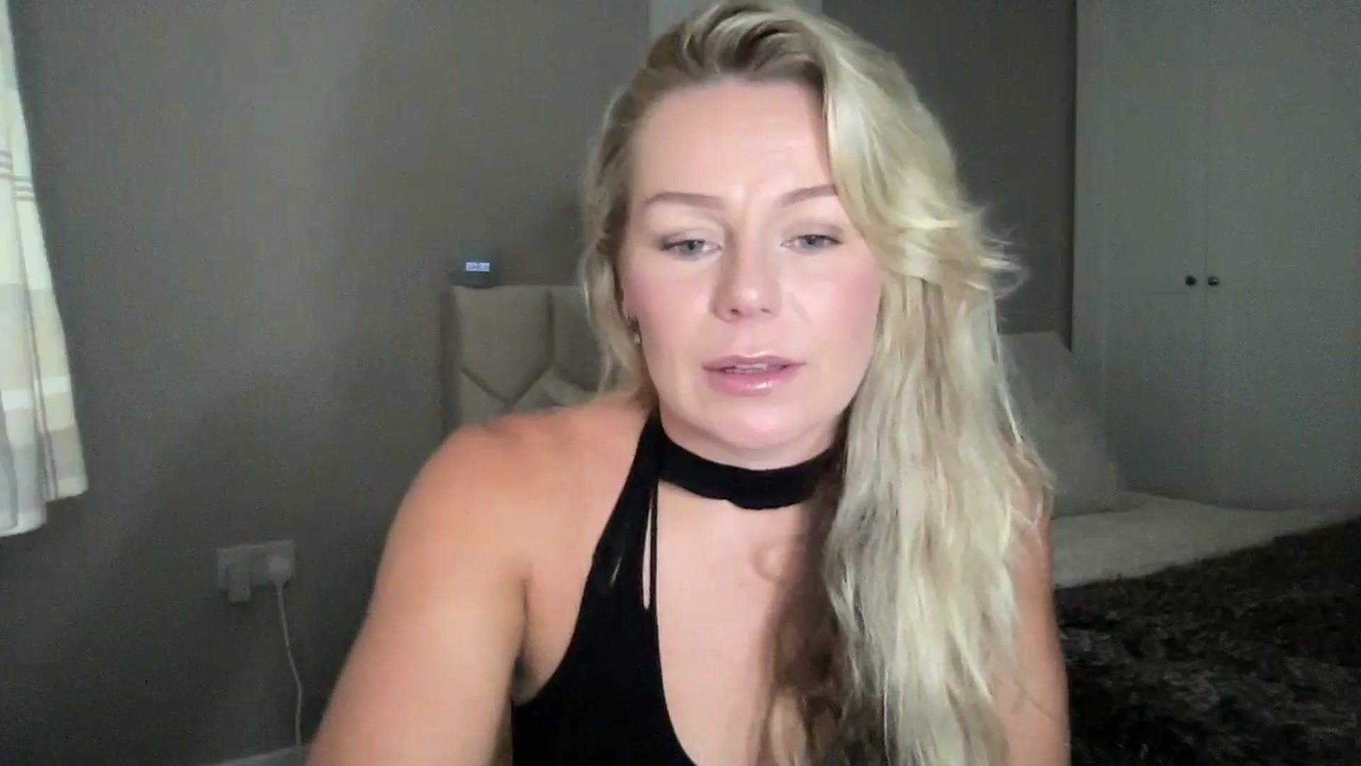 Gallery image thumbnail from Little_L's myfreecams stream on, 08/06/2024, 21:15 image 8 of 20