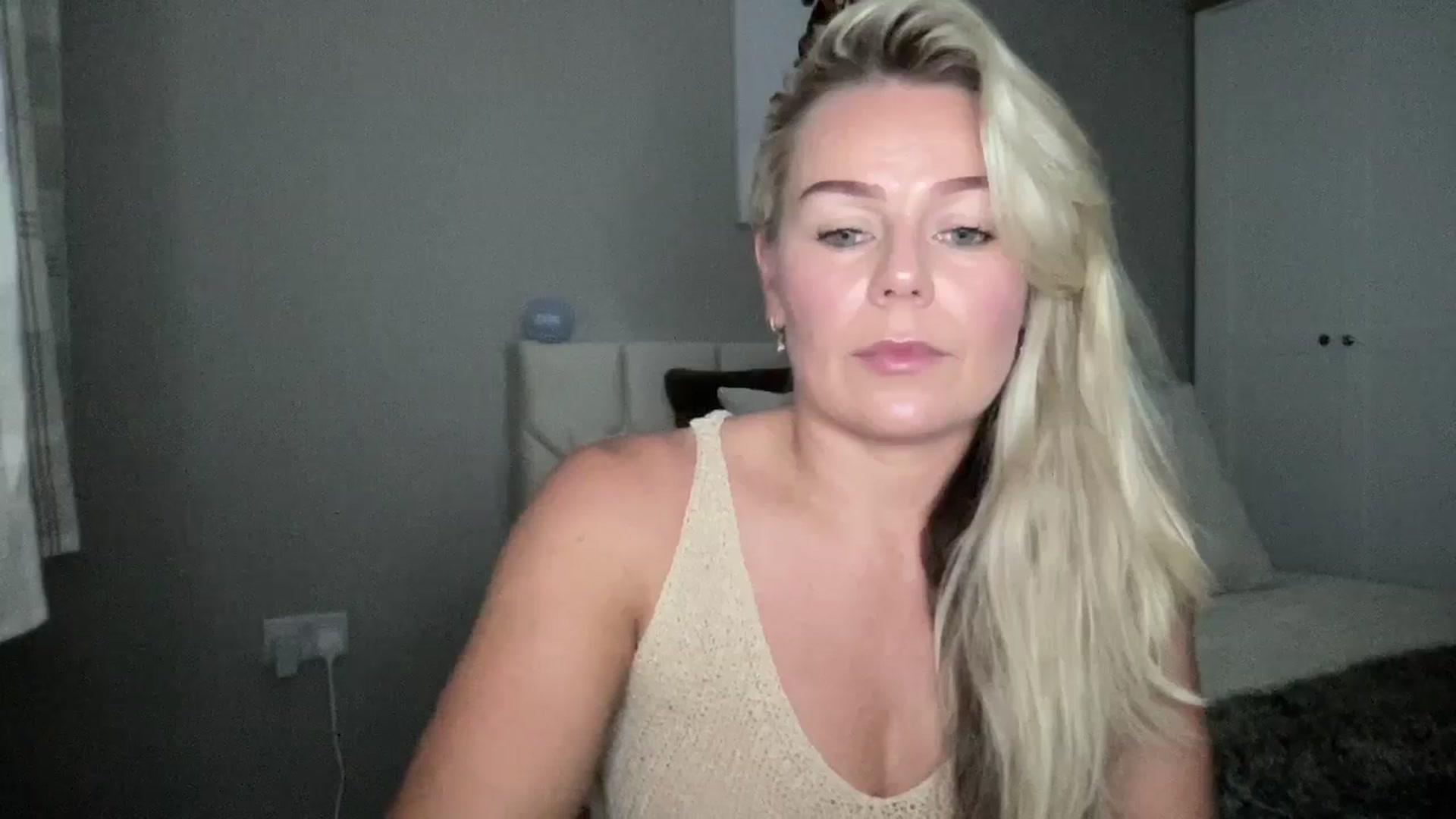 Gallery image thumbnail from Little_L's myfreecams stream on, 08/07/2024, 21:18 image 16 of 20