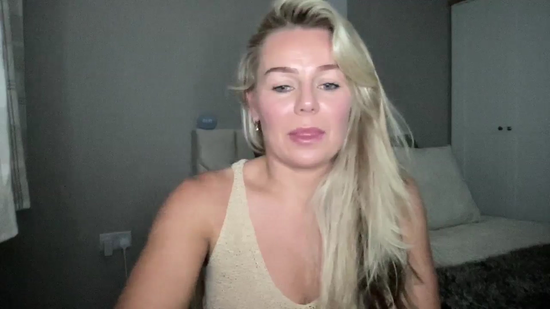 Gallery image thumbnail from Little_L's myfreecams stream on, 08/07/2024, 21:18 image 15 of 20