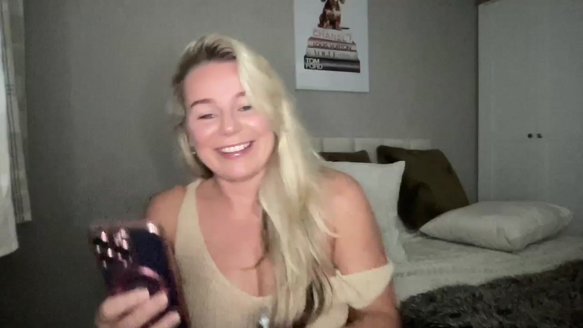 Gallery image thumbnail from Little_L's myfreecams stream on, 08/07/2024, 21:18 image 17 of 20