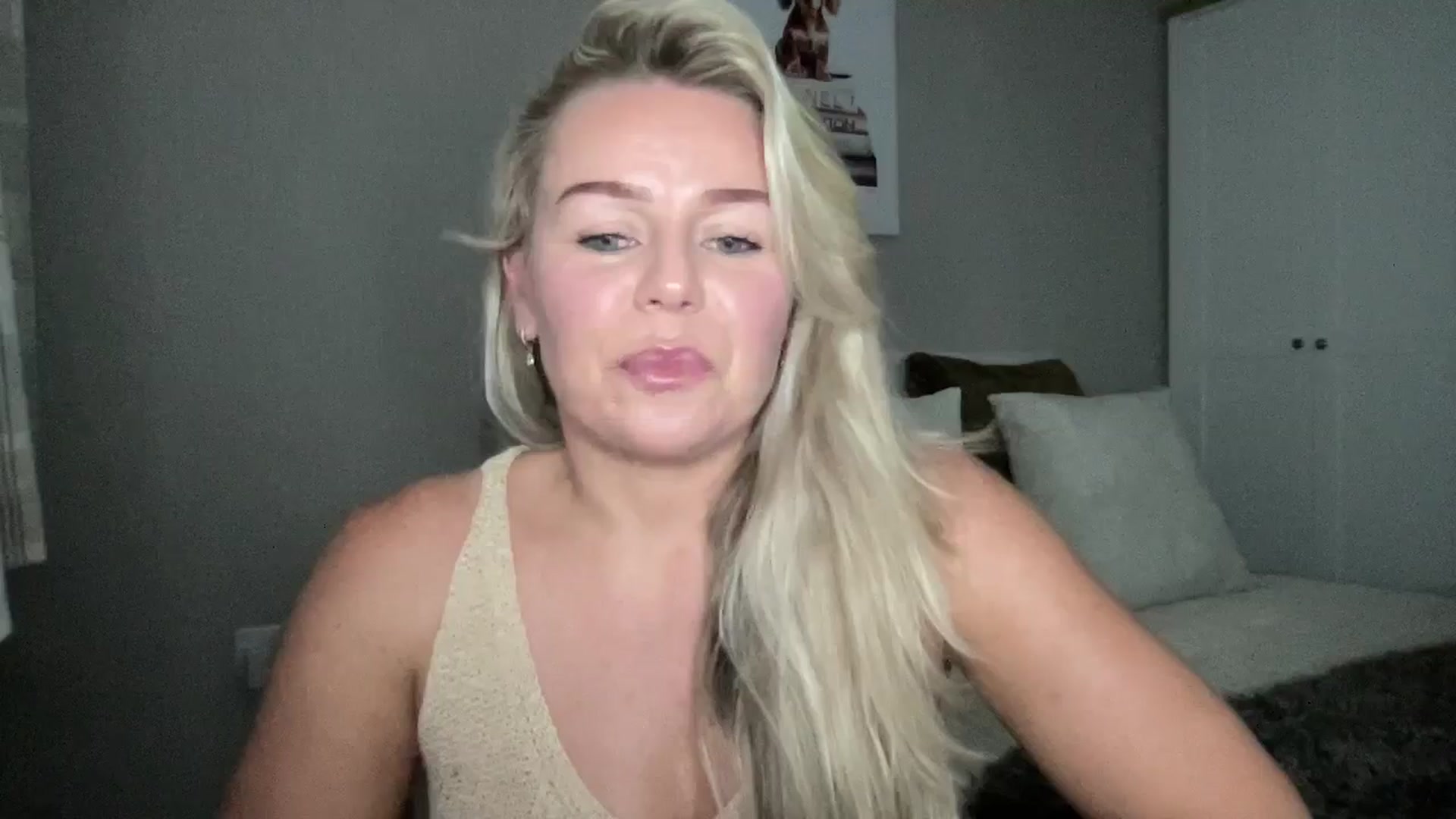 Gallery image thumbnail from Little_L's myfreecams stream on, 08/07/2024, 21:18 image 13 of 20