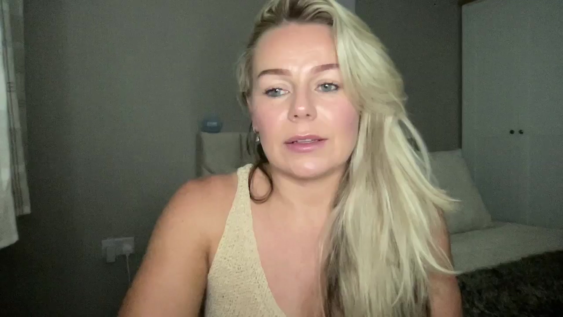 Gallery image thumbnail from Little_L's myfreecams stream on, 08/07/2024, 21:18 image 14 of 20