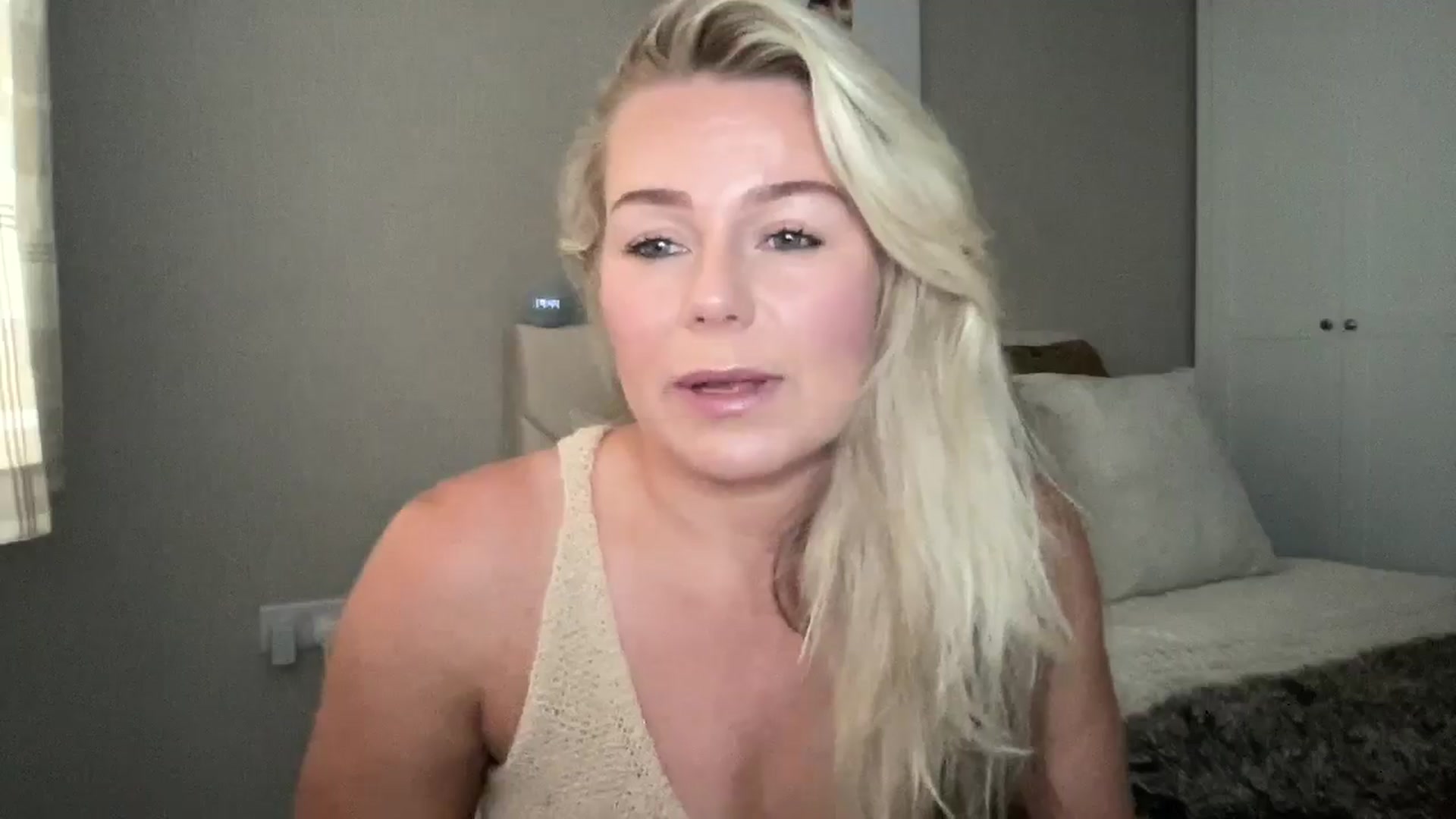 Gallery image thumbnail from Little_L's myfreecams stream on, 08/07/2024, 21:18 image 5 of 20