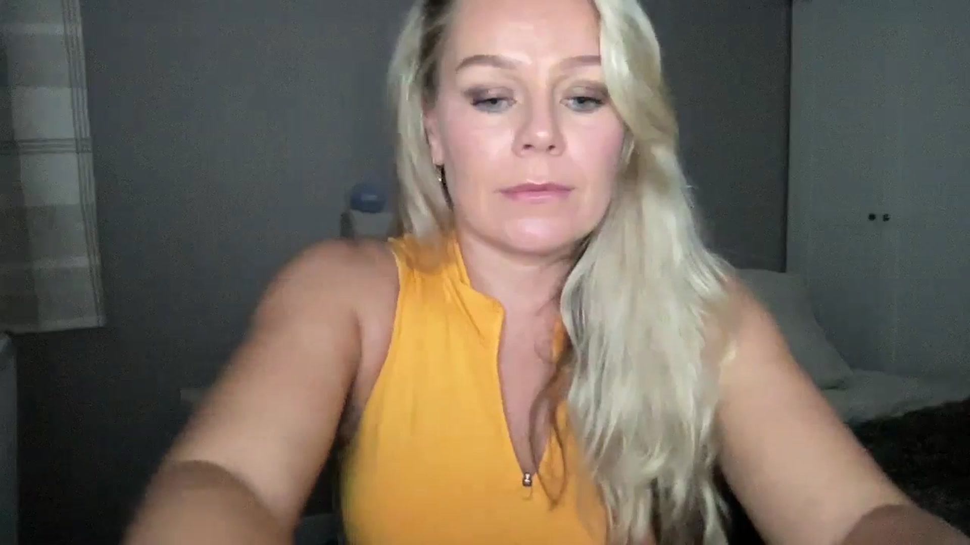 Gallery image thumbnail from Little_L's myfreecams stream on, 08/08/2024, 22:12 image 15 of 20