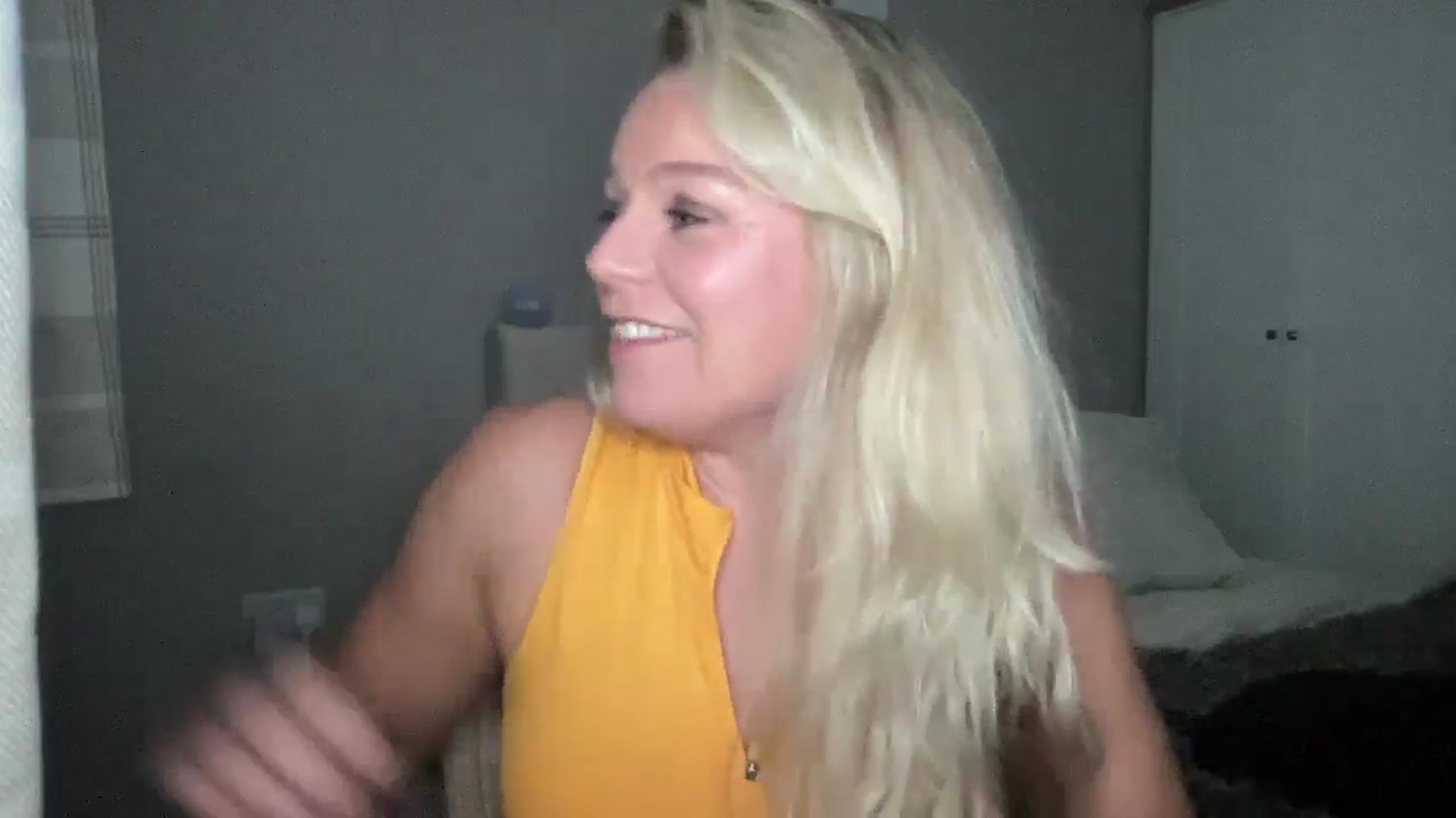 Gallery image thumbnail from Little_L's myfreecams stream on, 08/08/2024, 22:12 image 13 of 20