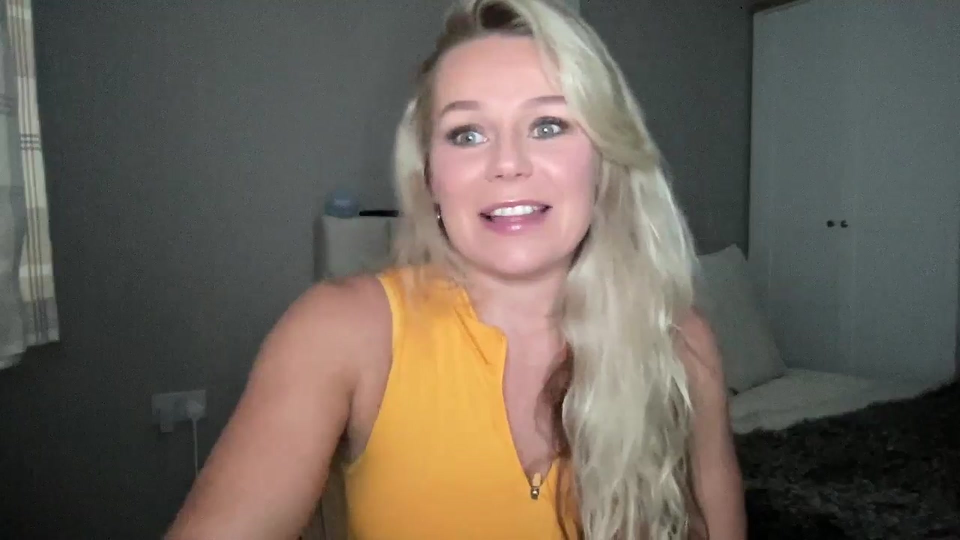 Gallery image thumbnail from Little_L's myfreecams stream on, 08/08/2024, 22:12 image 3 of 20