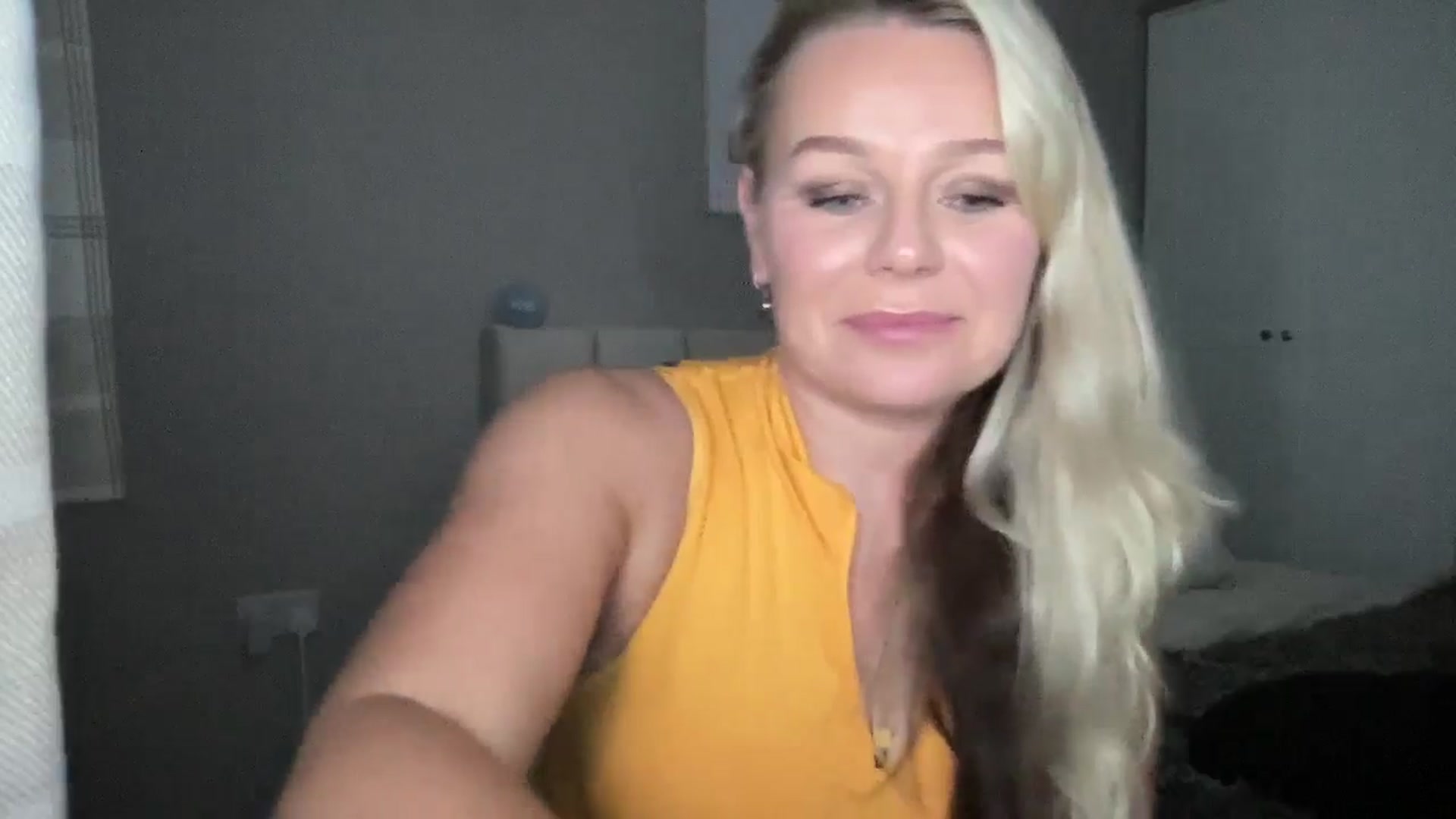Gallery image thumbnail from Little_L's myfreecams stream on, 08/08/2024, 22:12 image 12 of 20