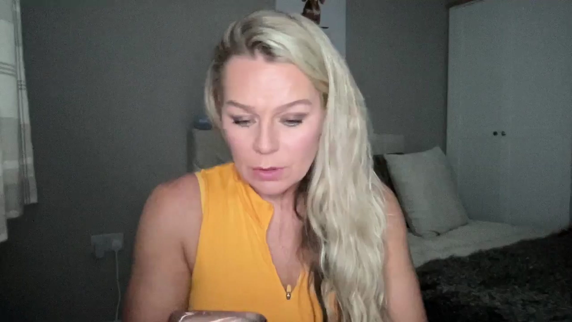 Gallery image thumbnail from Little_L's myfreecams stream on, 08/08/2024, 22:12 image 5 of 20