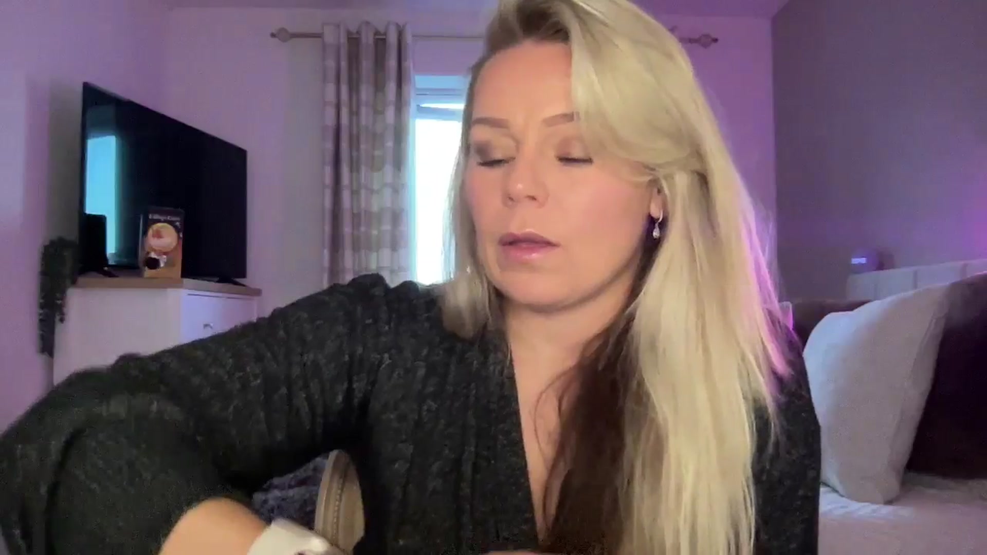 Gallery image thumbnail from Little_L's myfreecams stream on, 08/09/2024, 23:56 image 2 of 20