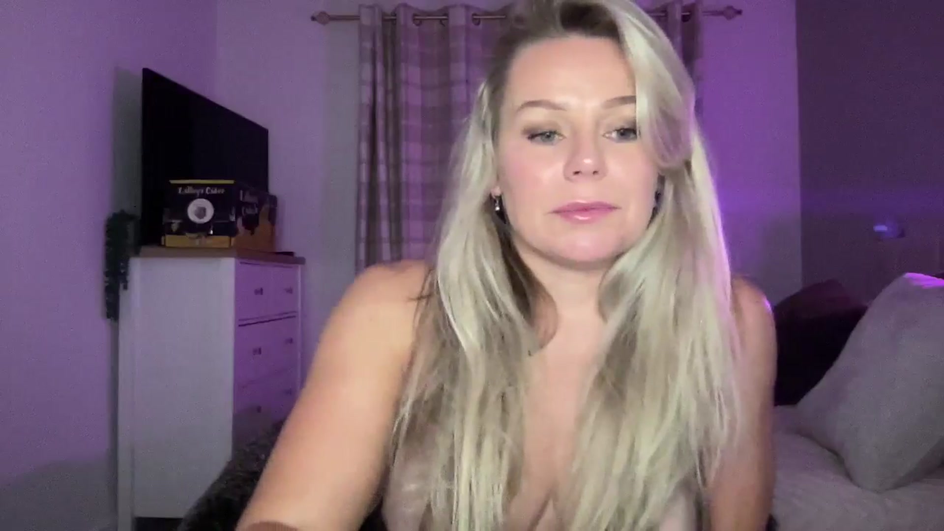 Gallery image thumbnail from Little_L's myfreecams stream on, 08/09/2024, 23:56 image 17 of 20