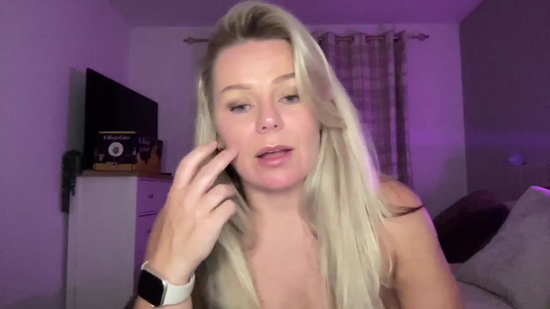 Gallery image thumbnail from Little_L's myfreecams stream on, 08/10/2024, 02:42 image 10 of 20