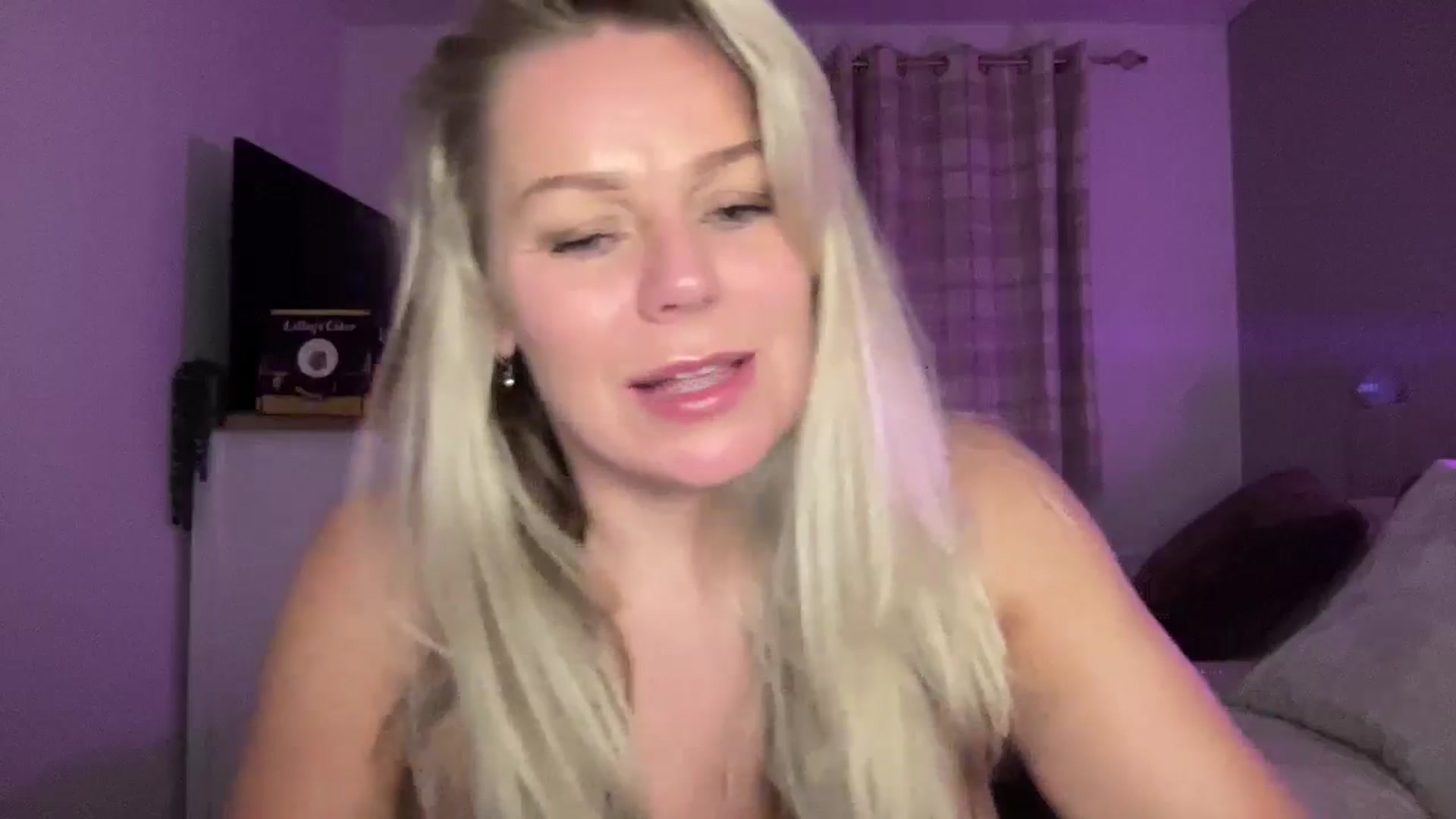 Gallery image thumbnail from Little_L's myfreecams stream on, 08/10/2024, 02:42 image 20 of 20