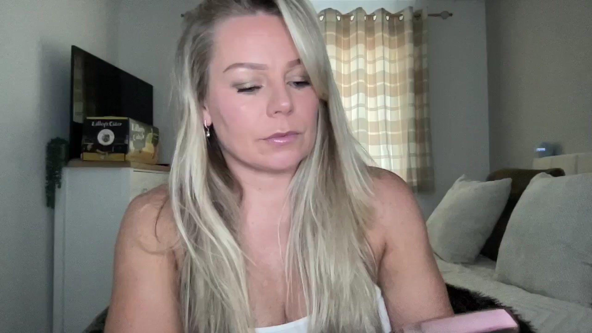 Gallery image thumbnail from Little_L's myfreecams stream on, 08/11/2024, 22:18 image 1 of 20