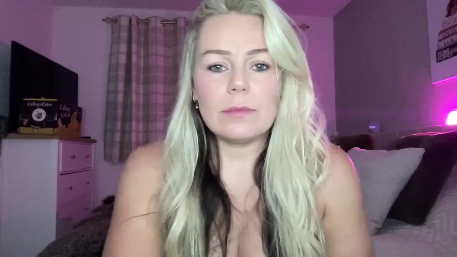 Gallery image thumbnail from Little_L's myfreecams stream on, 08/14/2024, 21:16 image 11 of 20