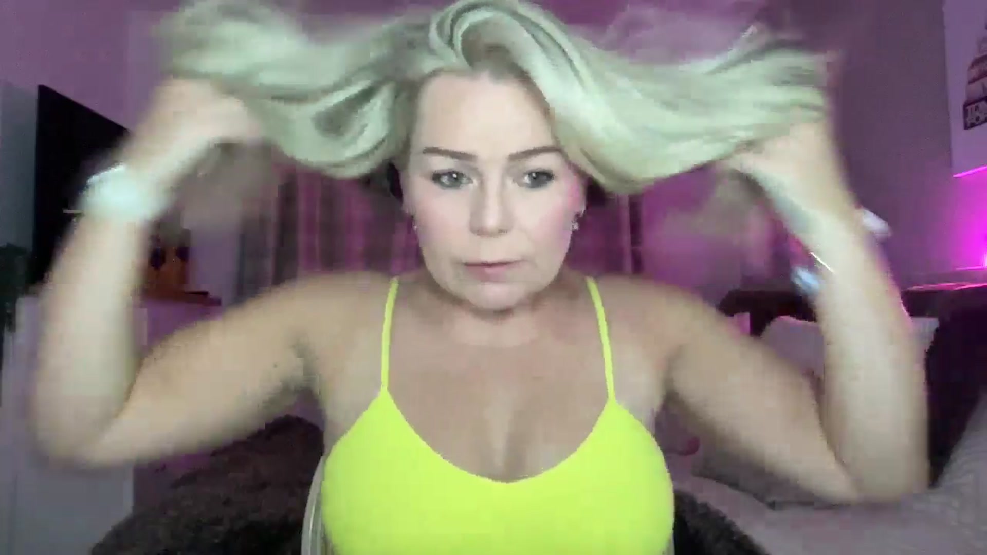 Gallery image thumbnail from Little_L's myfreecams stream on, 08/14/2024, 21:16 image 3 of 20