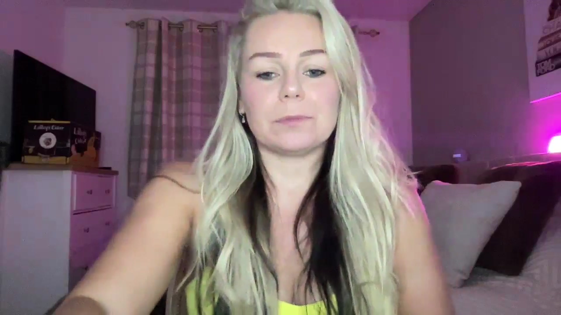 Gallery image thumbnail from Little_L's myfreecams stream on, 08/14/2024, 21:16 image 5 of 20
